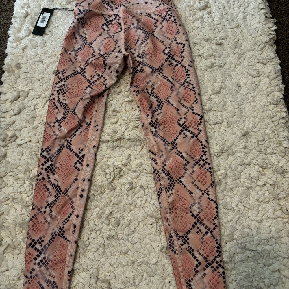 Savvi Lifestyle Co. Women’s Seri Snakeskin Print Leggings NWT XS Pink Purple - Picture 2 of 5